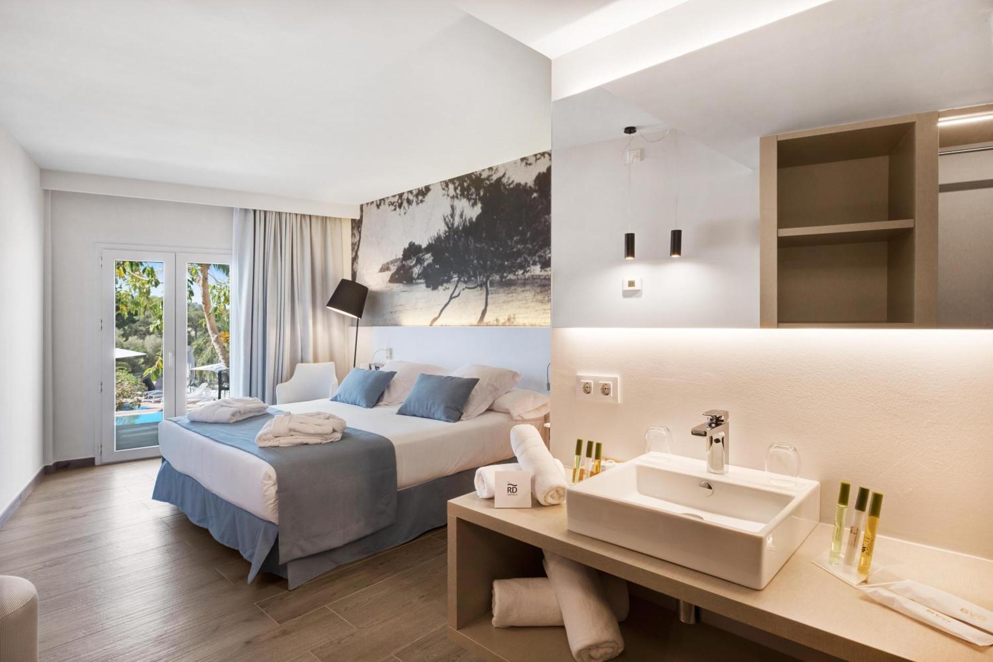 Gold Level Double Room Swim up Adults Only 16,1742612474:JPEG